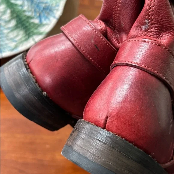 Frye Jenna Studded boots Distressed red leather Size 11B
EUC - Picture 6 of 9